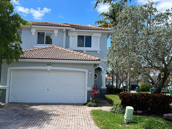 2nd image of 2072 Oakhurst Way #2072