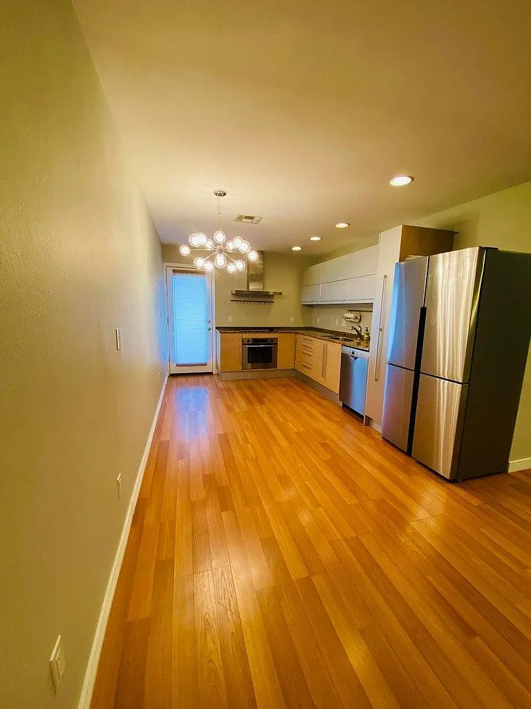 2 bed, 1.0 bath, 797 sqft, $1,795 — Photo 3