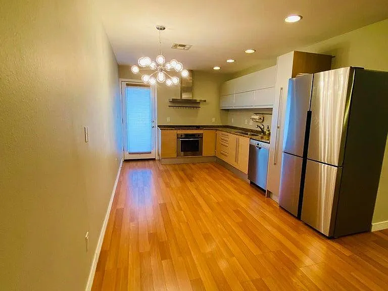 1850 E Maryland Ave #16 — Photo 3