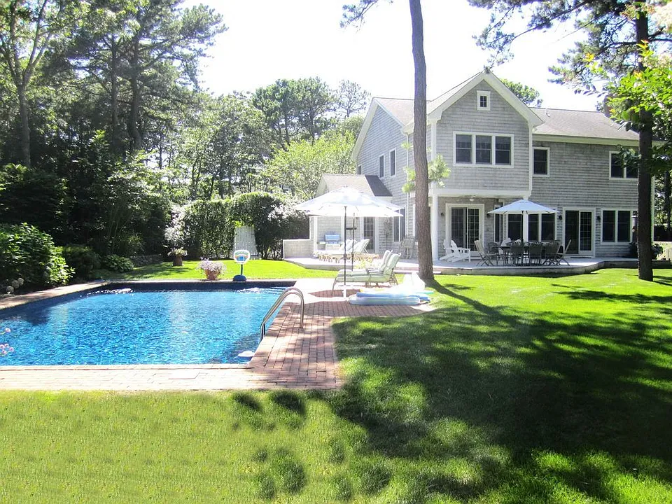 8 Hilltop Ln