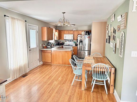 3rd image of 86 Maggie Ln