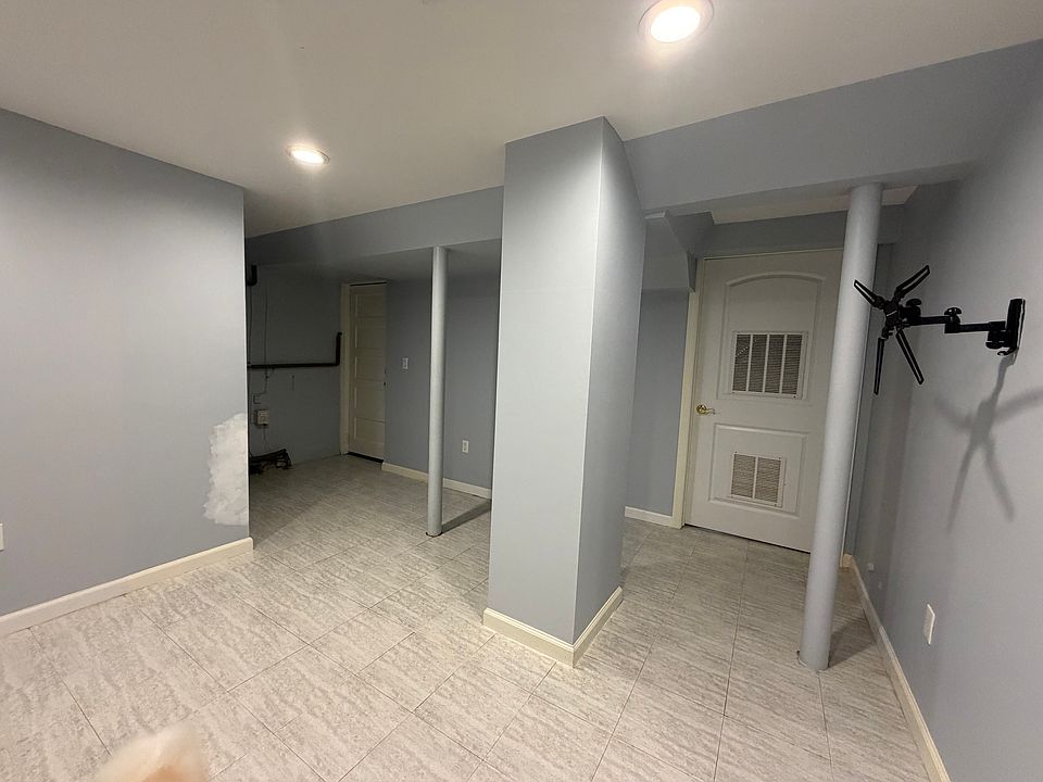 2nd image of 809 Delalla Ter #1