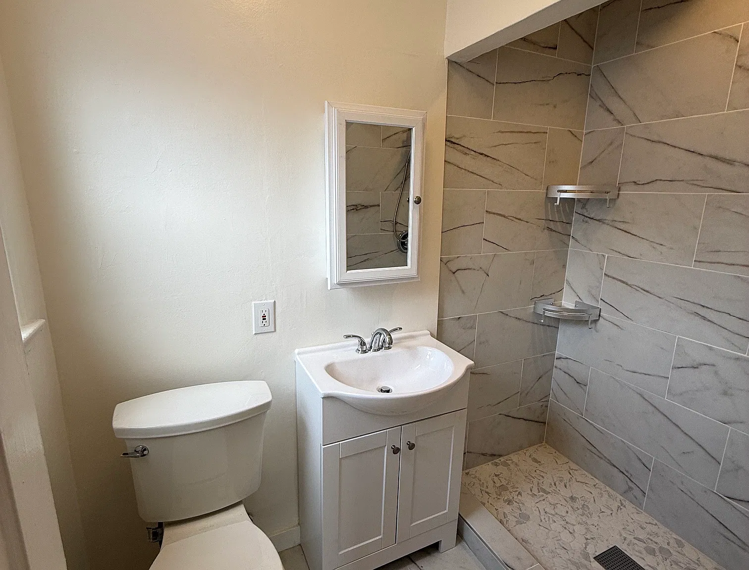 922 1/2 N Hayworth Ave — Photo 4