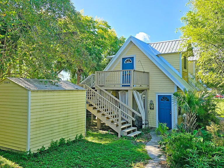 523 W Oak St — Photo 4