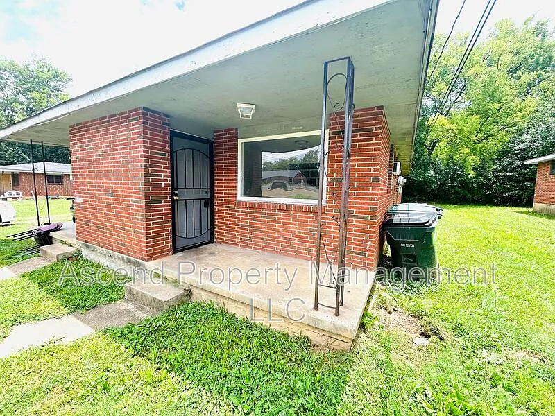 1102 N Hickory St #A