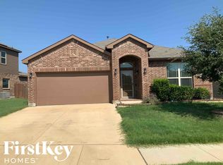 1744 Falling Star Dr, Haslet, TX 76052