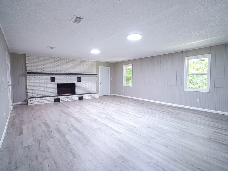 806 E Verbena Ave — Photo 2