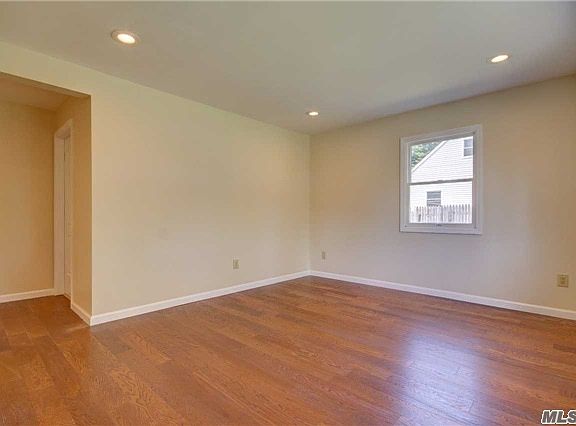 4th image of 171 Noel Dr
