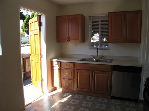 5th image of 1221 Grand Ave