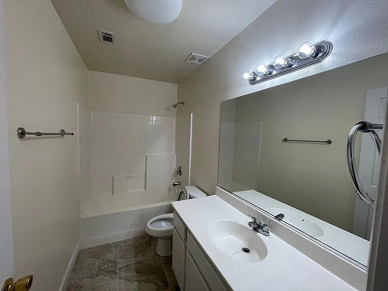 21256 Vidal Ct — Photo 8