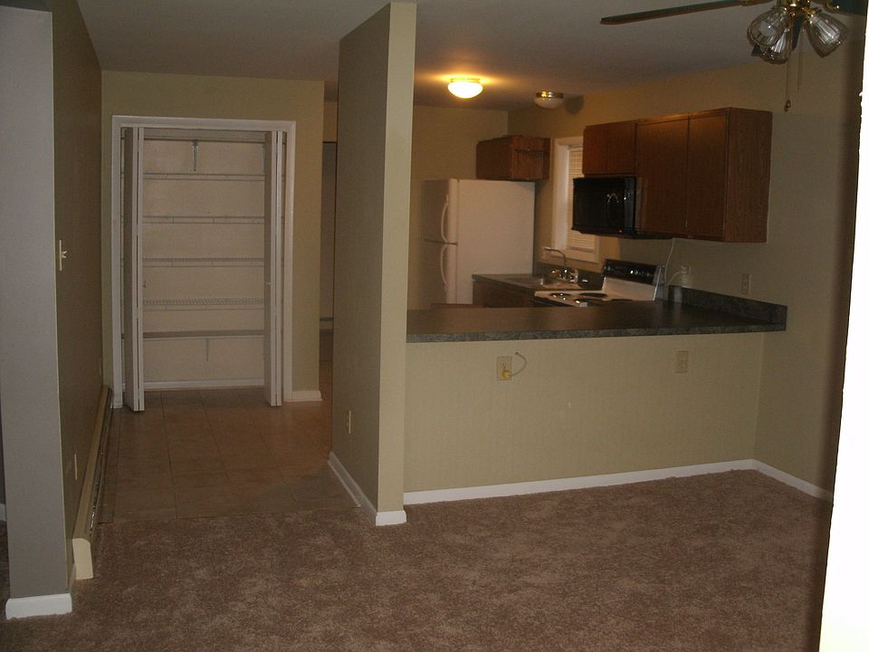 Kitchen w/Food cubard