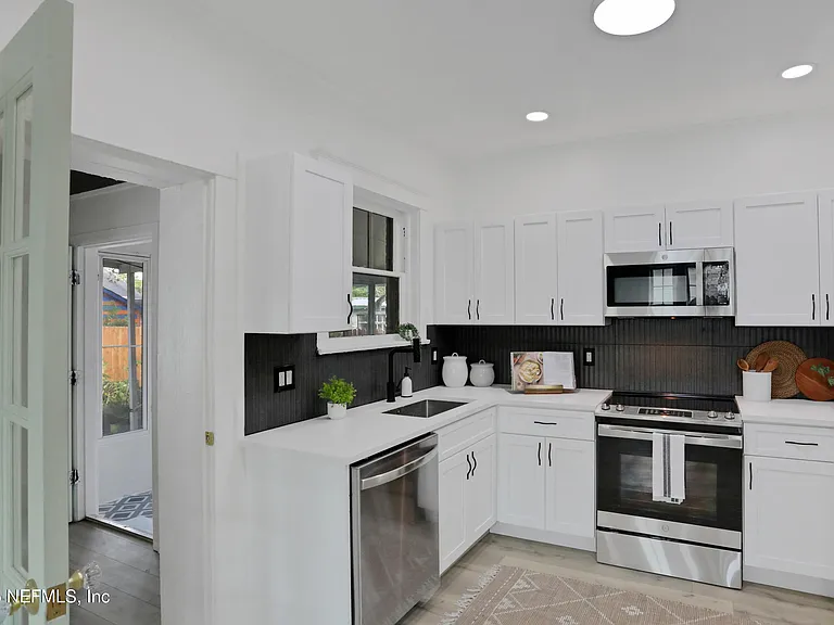 4725 French St — Photo 31