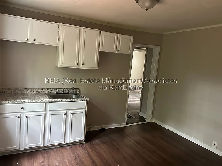1001 W College Ext — Photo 2
