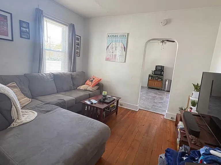 314 W 4th St — Photo 9