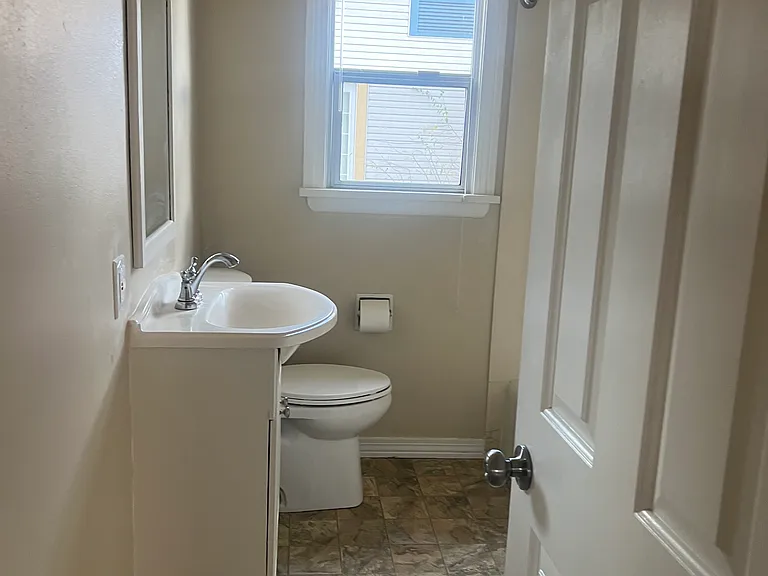 1008 Queen Anne Ave — Photo 13
