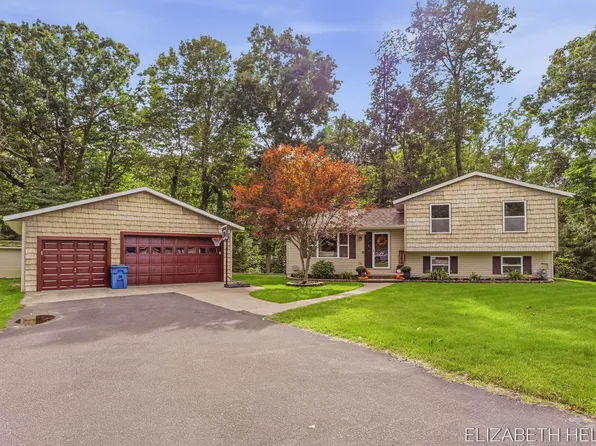 104 Glenn St, Allegan, MI 49010