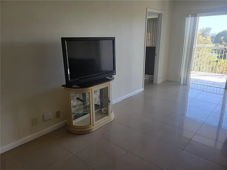 3050 N Palm Aire Dr #508 — Photo 13