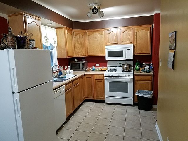 2nd image of 210 S Roselle Rd