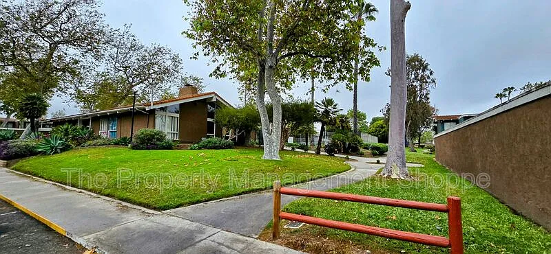 2 bed, 1.0 bath, 873 sqft, $2,400 — Photo 3