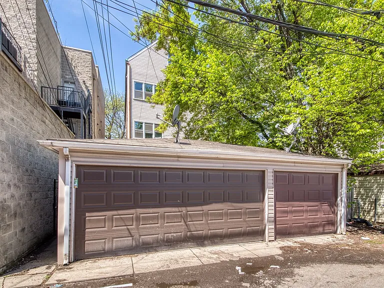2336 N Oakley Ave #2 — Photo 11