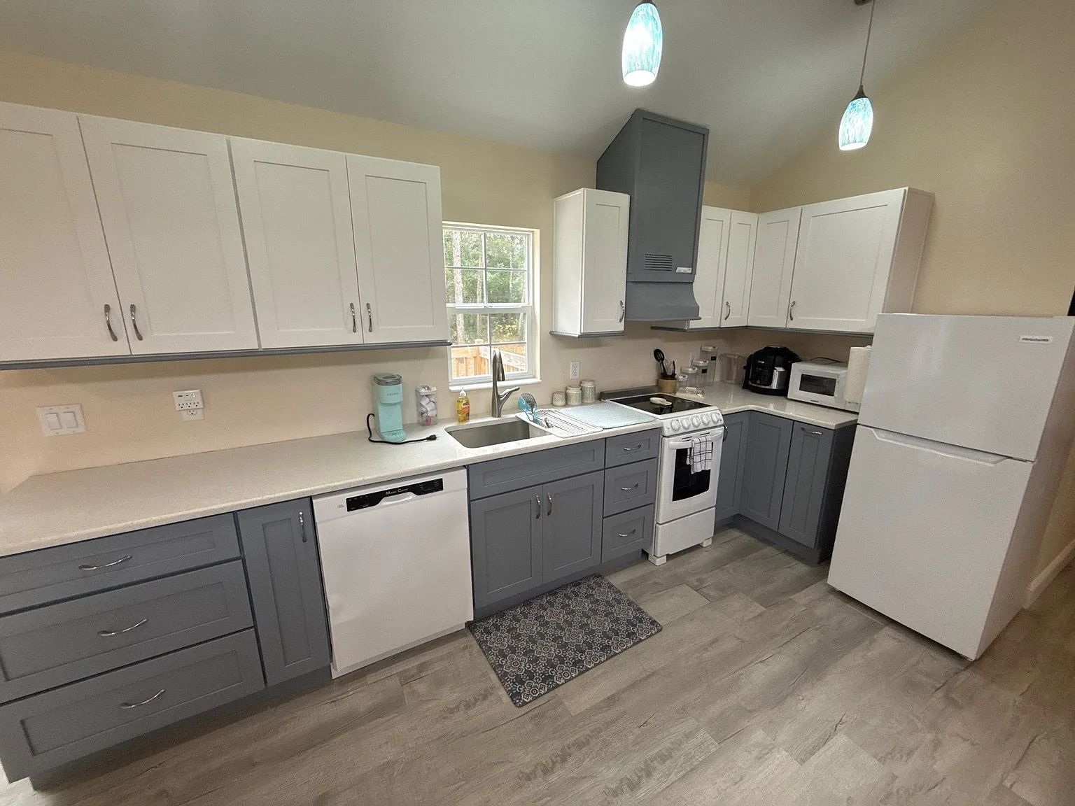 2 bed, 2.0 bath, 960 sqft, $1,700 — Photo 1