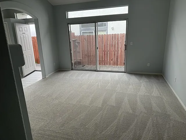 843 Chateau Cir — Photo 4