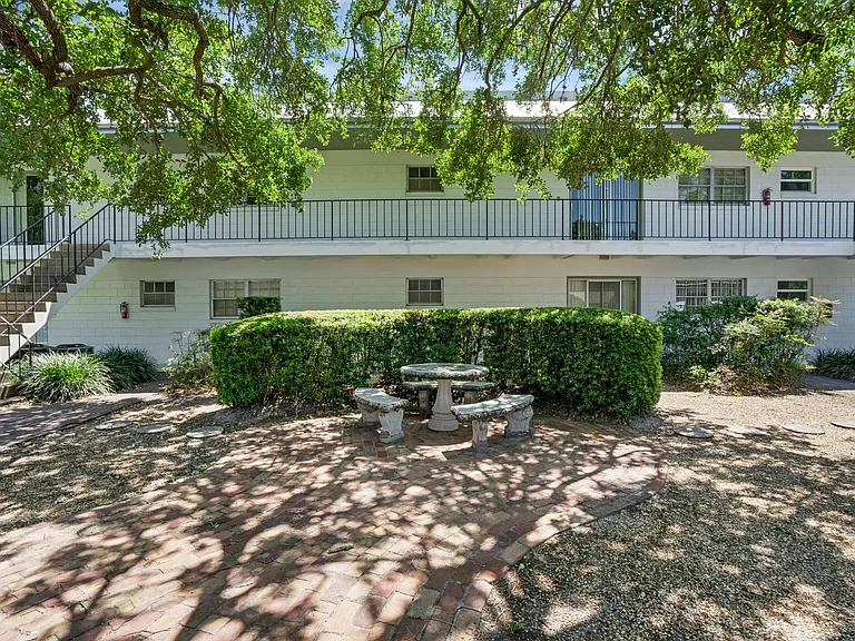 1941 Lanier Ct — Photo 15