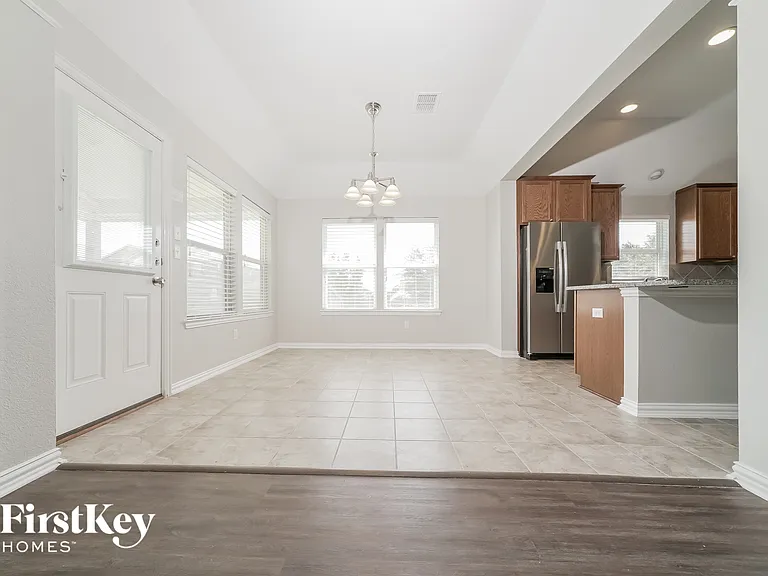 1521 Toucan Dr — Photo 6