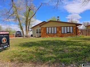 99 S 4th Ave, Mills, WY 82604