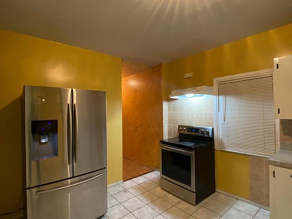 3rd image of 16909 Sayres Ave Floor 1