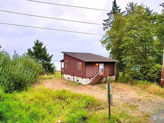3rd image of 798 Duck Lake Dr Drive NE