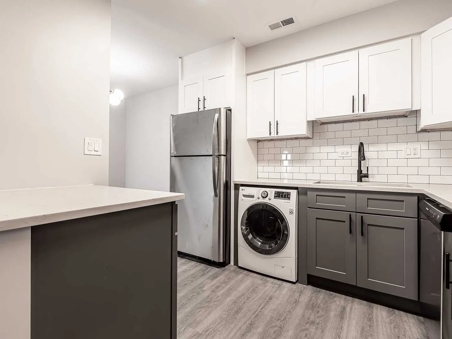 Grand Park Apartments — Photo 2