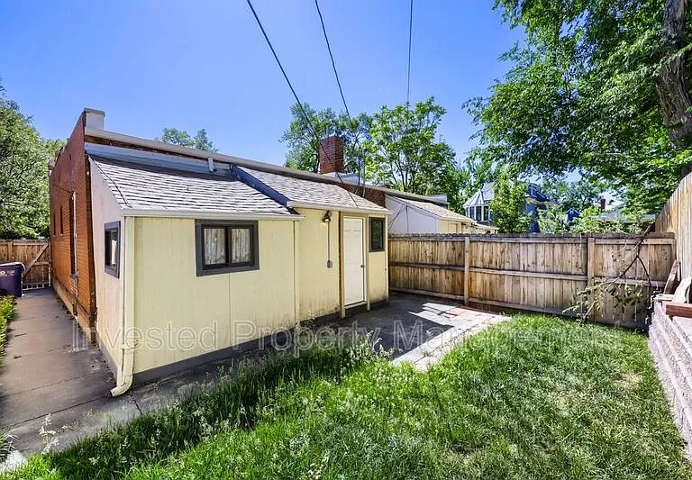 3007 N Hooker St — Photo 16
