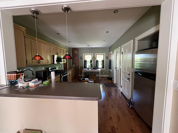 3rd image of 120 Mill St