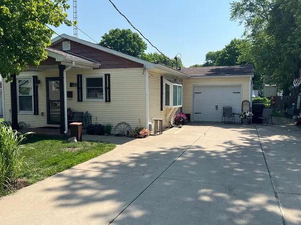 806 N Elizabeth St, Clinton, IL 61727