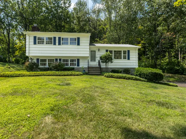 19 Ric Court, North Branford, CT 06471