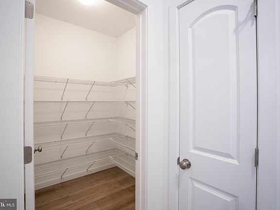 4th image of 10216 Thornwood Rd
