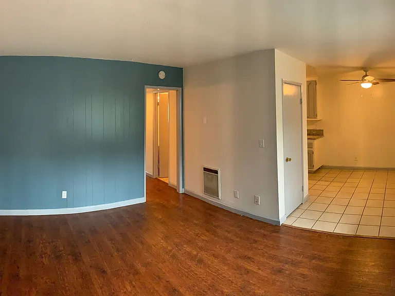 2415 E 6th St — Photo 23