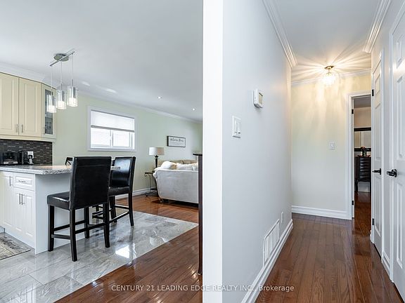 4th image of 258 Nipigon St