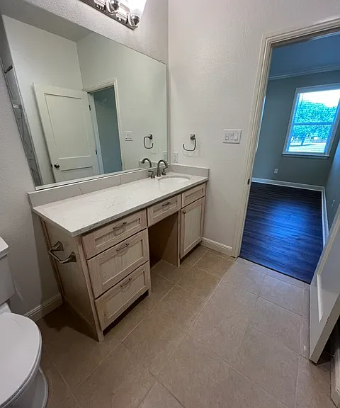 12600 Plassmeyer Pl #B — Photo 10