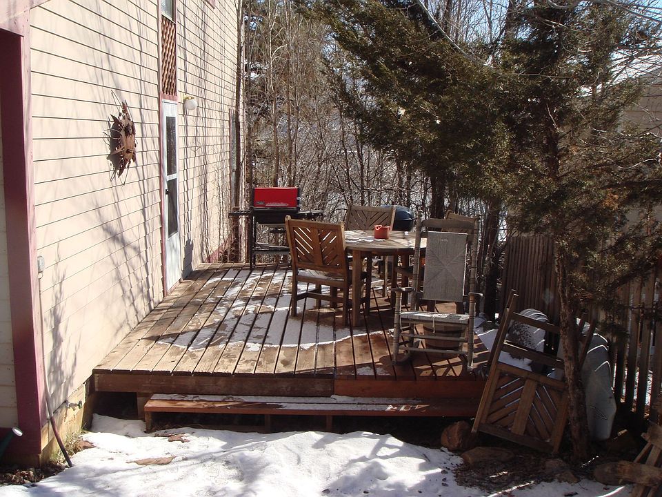 deck on side of house