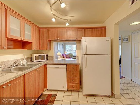 5th image of 2311 S Cypress Bend Dr APT 121C
