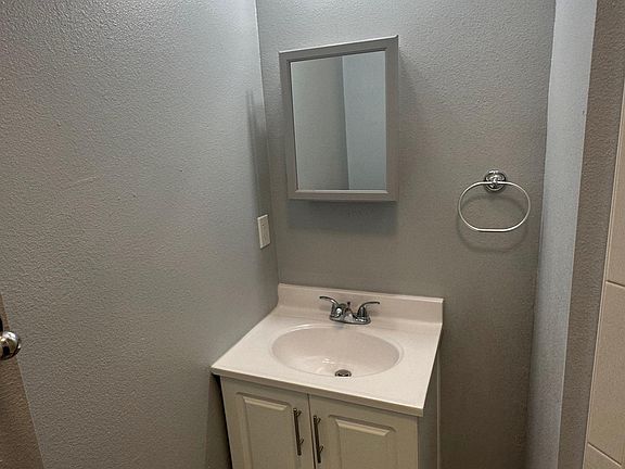4th image of 1300 W 134th St #E