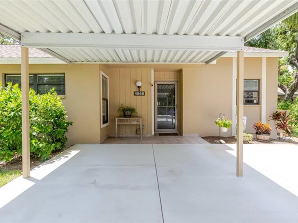 4846 Village Gardens Dr, Sarasota, FL 34234