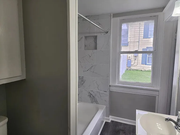 126 N Oak Ave — Photo 6