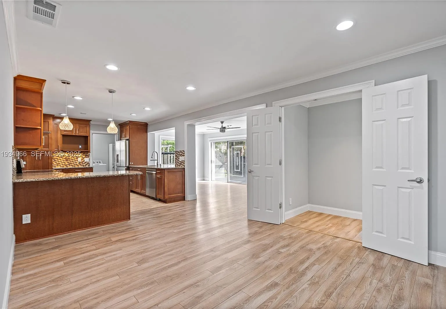 3 bed, 2.0 bath, 1907 sqft, $3,500 — Photo 4