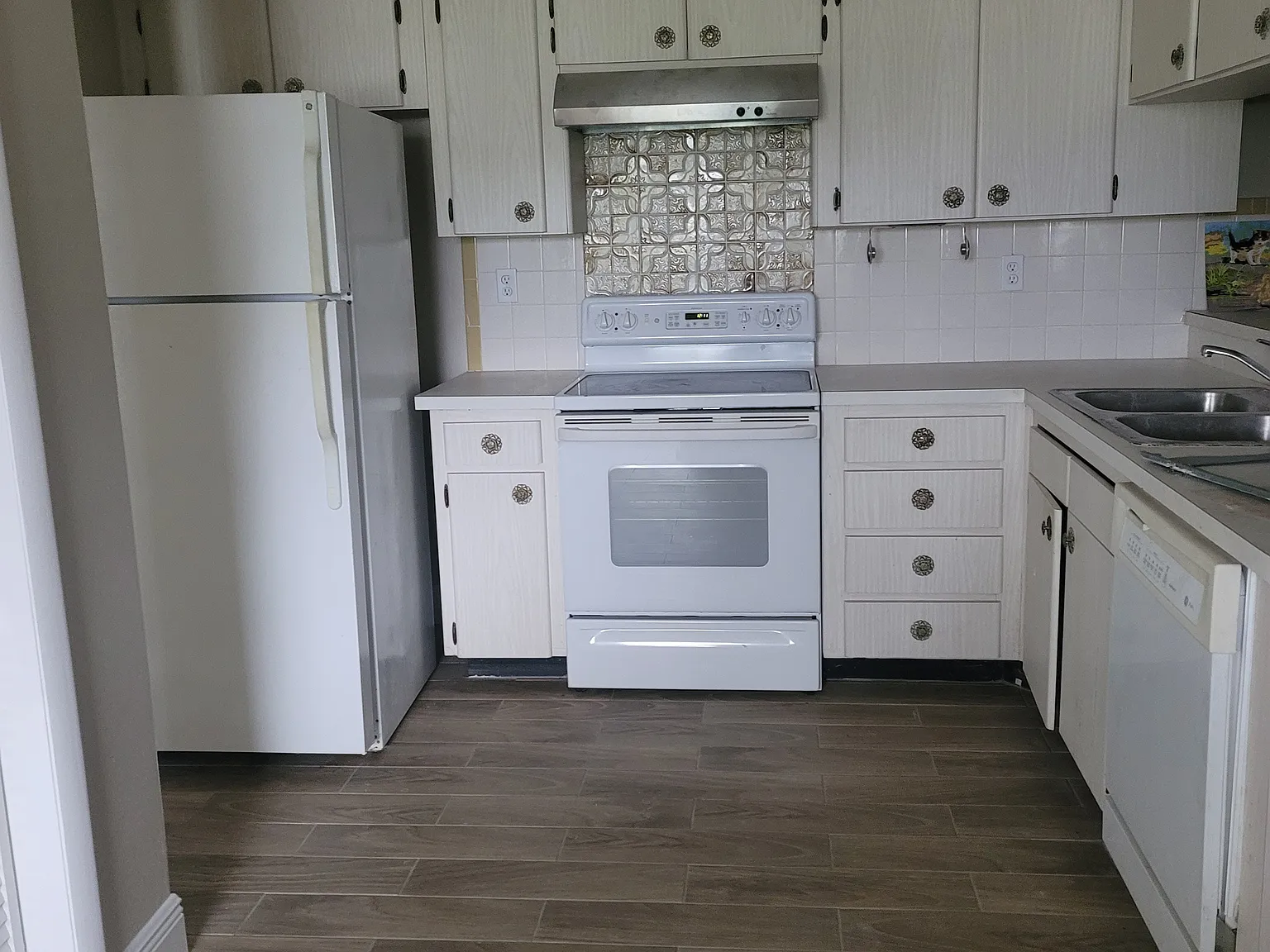 4 bed, 1368 sqft, $2,150 — Photo 3