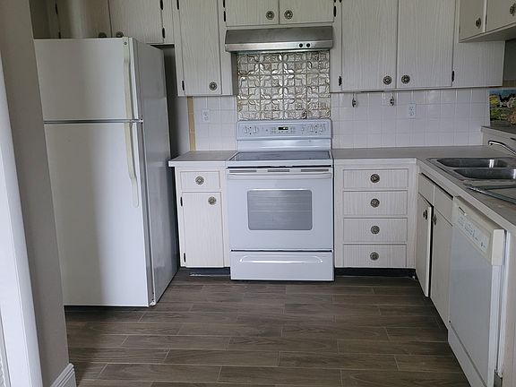 3rd image of 3447 Cincinnati Dr