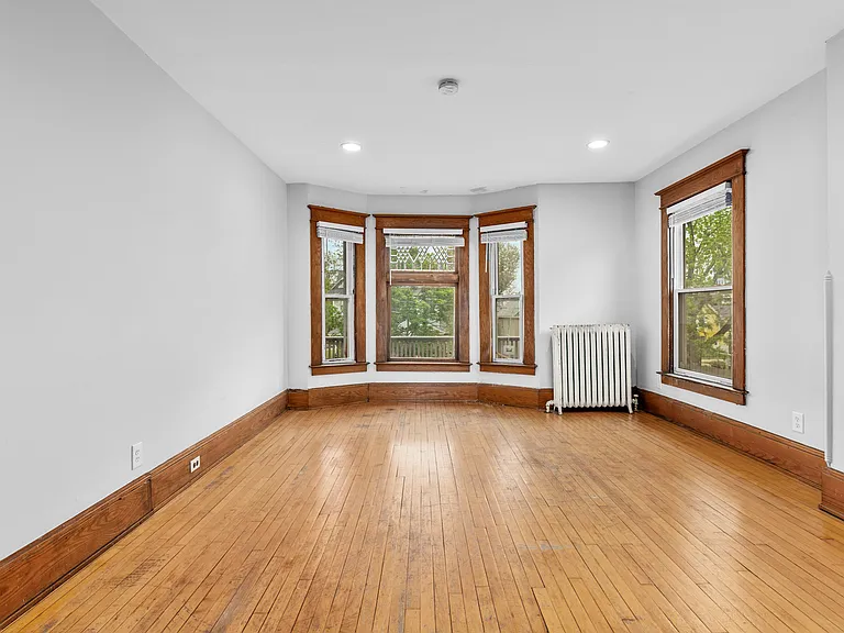 517 Livingston Ave NE #2 — Photo 3