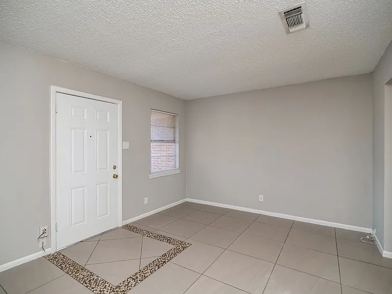 502 Brown St — Photo 6